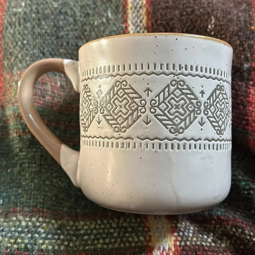 🔥🔥Casa Moderna Embossed Stoneware Mug 370 ml - Picture 1 of 4